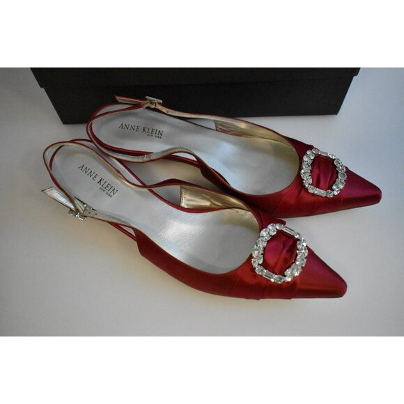 Anne Klein Red Satin Kathryn Short Heels Pointy Toe New Size 9 - Picture 2 of 8